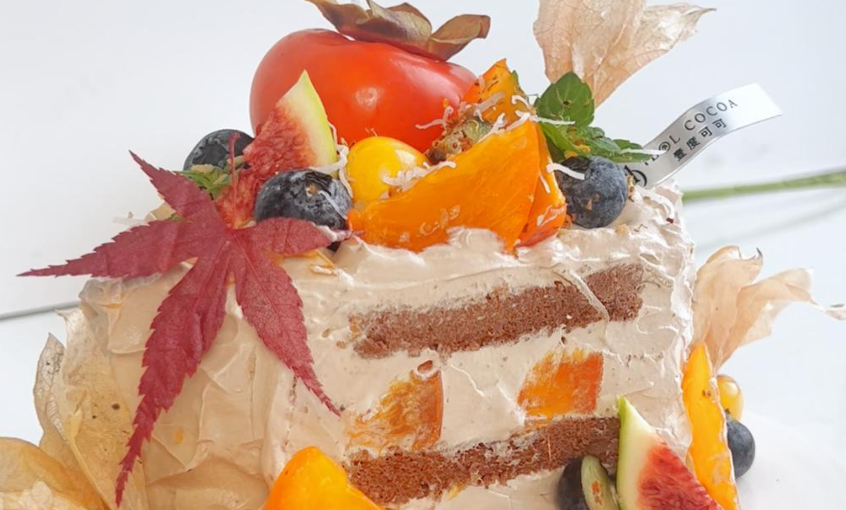 🍁秋冬时节的柿子特别好吃😋晶莹剔透的柿子铺在蛋糕上