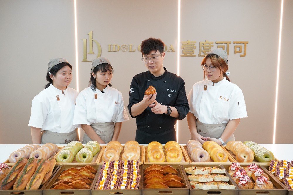 考察济南烘焙学校！别光看样版作品